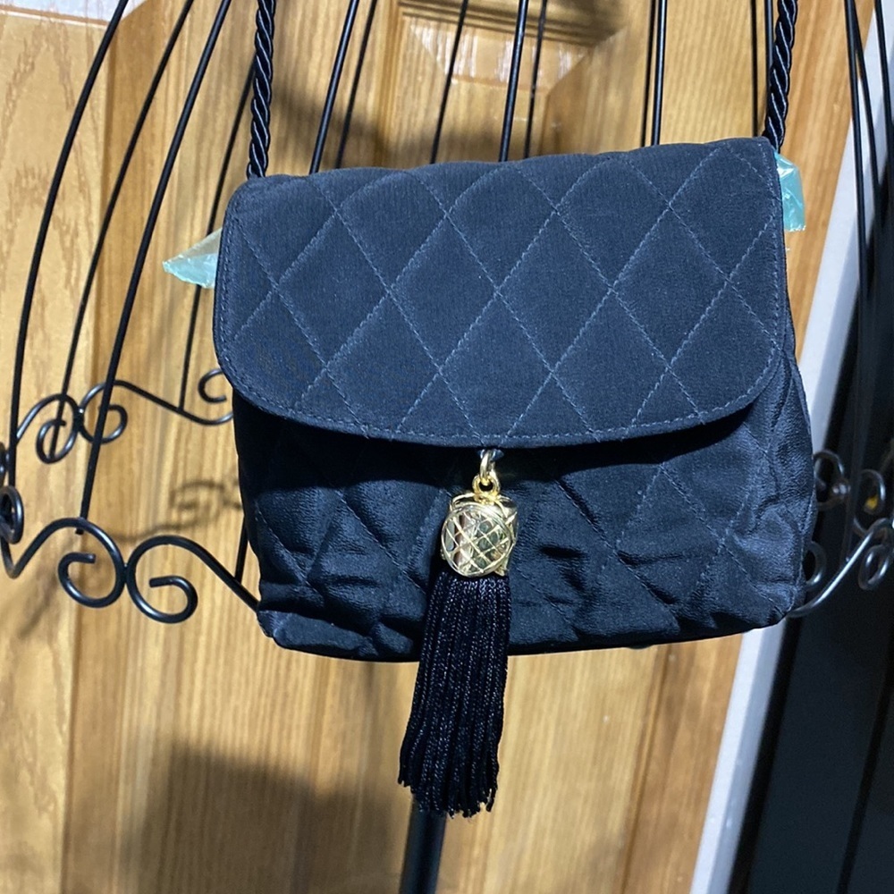Neiman Marcus Gold Tassel Bag Small
Luxury purse​​ - Picture 2 of 11
